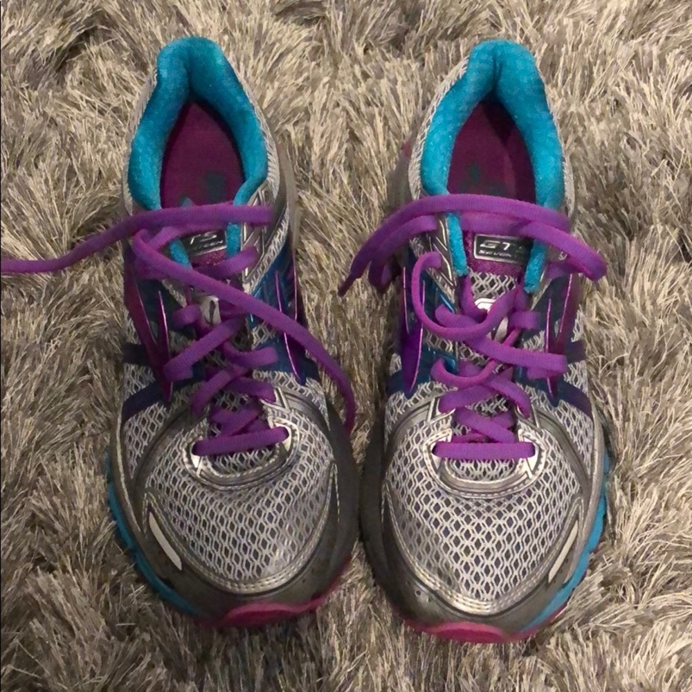 Brooks tennis shoes